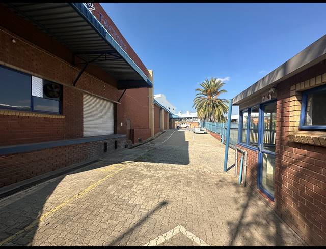 2,000M² WAREHOUSE FOR SALE IN FOUNDERS VIEW